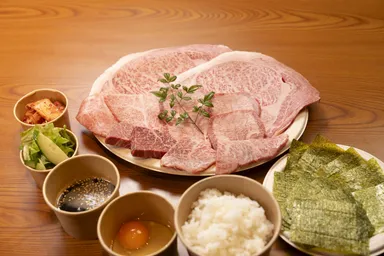 高級黒毛和牛セット(仕入れ状況によって異なります・写真は2人前となります)