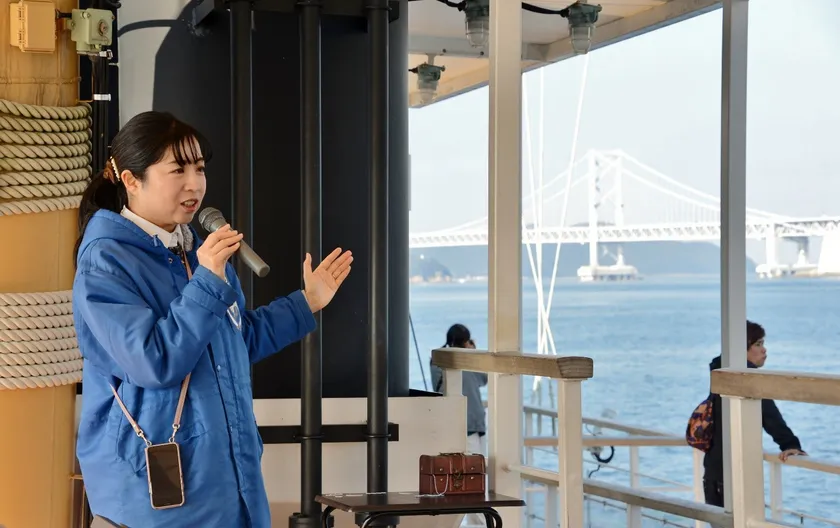 鳴門海峡の遊覧船で唯一!船上ガイドが全便常駐