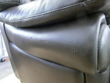 7:ソファー側面の傷
