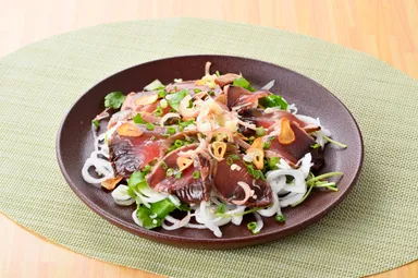 カツオのたたき～新タマネギ和え～