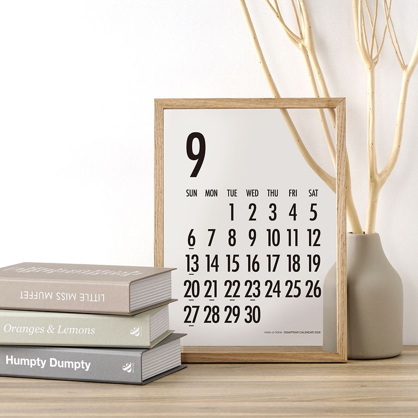 透明素材を活かした「文字だけが浮かぶカレンダー」9/1発売
　再生材100％使用　環境に配慮したもの選びを日常に