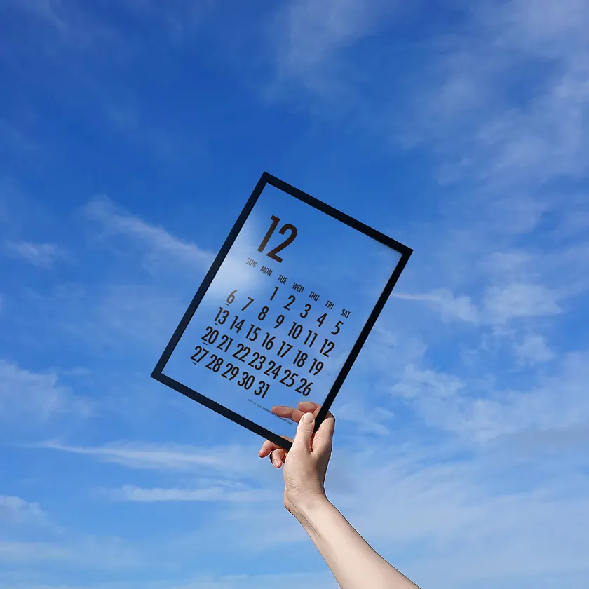 文字だけが浮かんで見える「透明カレンダー」