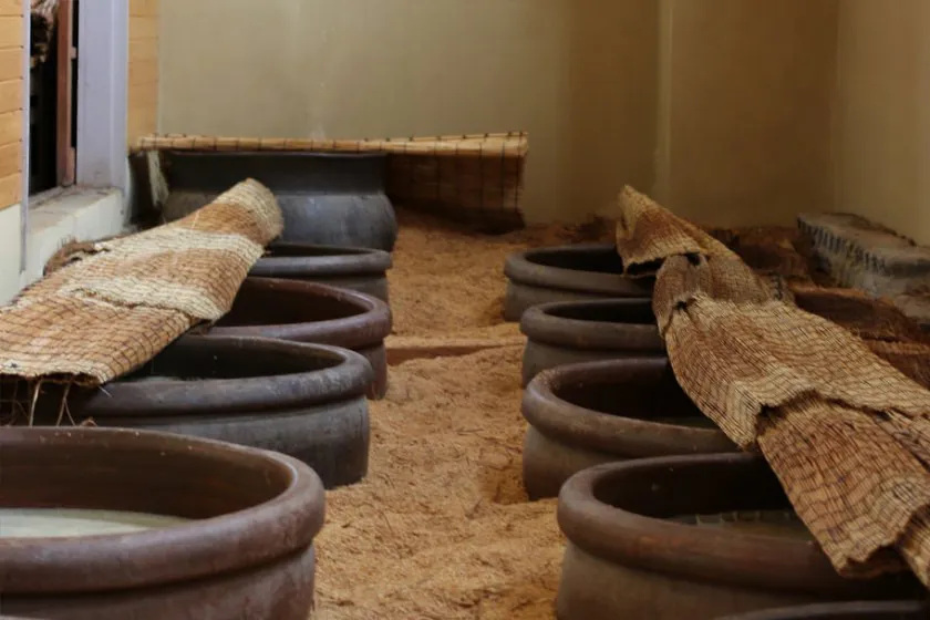 とば屋酢店の酢蔵の様子