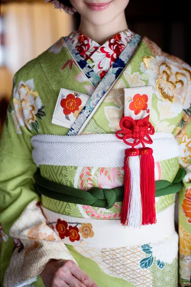 色柄をプラスする小物合わせ