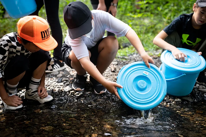 当日の様子_渓流魚の放流