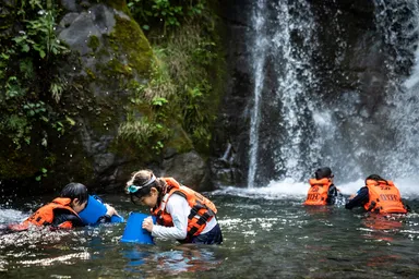 当日の様子_滝つぼの水中観察