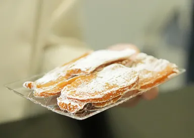 大釜で煮込んだ、黒い干し芋　689円(税込)