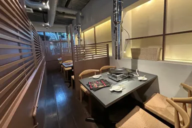 小グループ向けテーブル席(2～4名様)