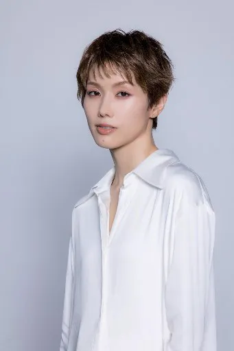 元宝塚歌劇団 雪組 男役トップスター 彩風 咲奈さん