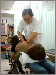 下部食道活約筋を指圧