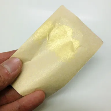 軽く1回、肌を押さえて皮脂を吸収した状態