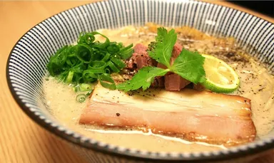 ラム豚骨らーめん