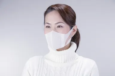 マスクを着用する女性のイメージ