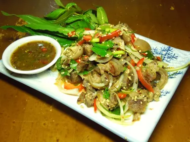 ヤギとハーブのサラダ