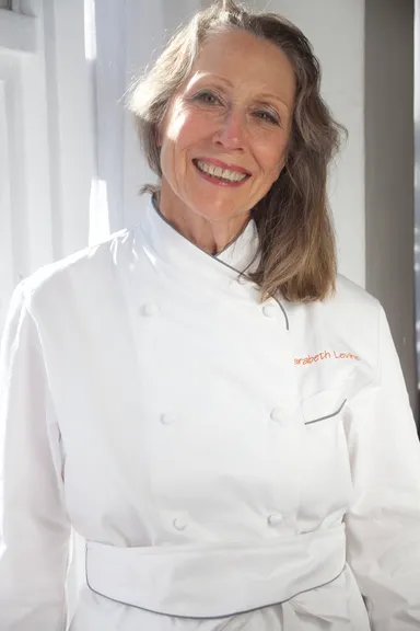 創業者　サラベス・レヴィ―ン