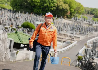 お墓クリーニングへ