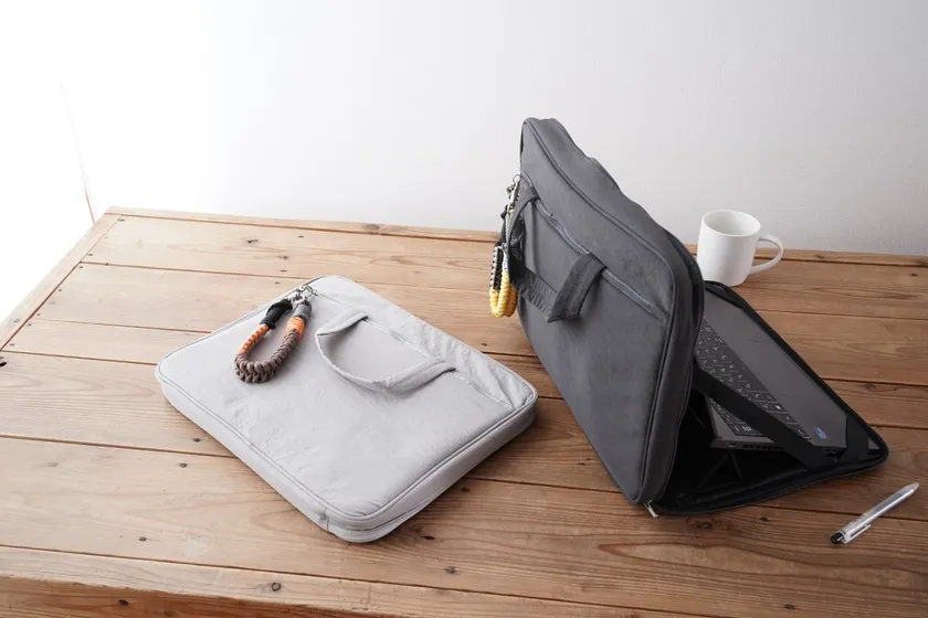 15.6~16インチ対応の“そのまま使える”多機能PCバッグ(2色展開)