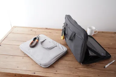 15.6～16インチ対応の“そのまま使える”多機能PCバッグ(2色展開)