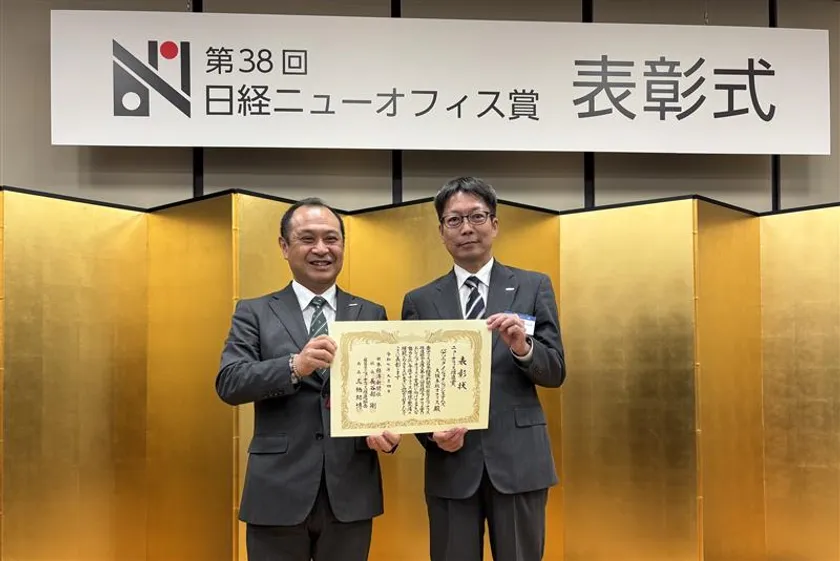 左から取締役専務執行役員の多田 信彦、人事総務部総務チーム チームリーダーの大久保 正顕