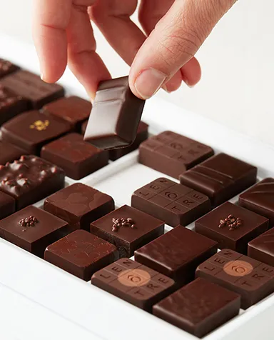 熟練の職人によるボンボン・ショコラのアソートも