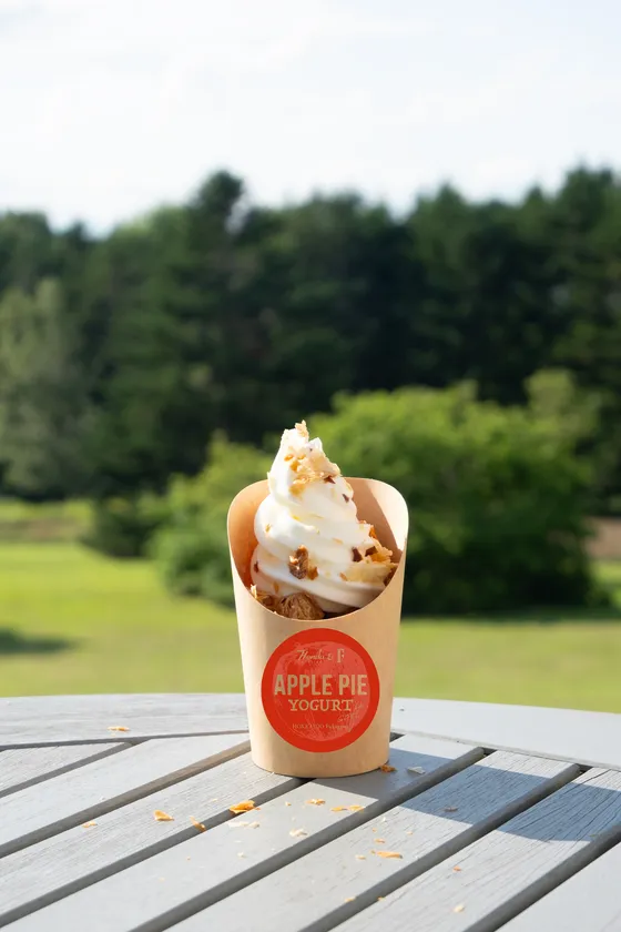 【お菓子のほんだ&Fヨーグルト】アップルパイとヨーグルトソフトのパフェ