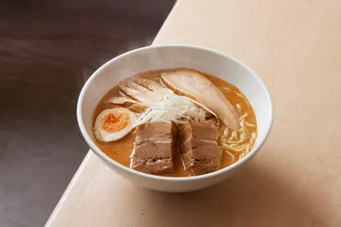 【我流麺 真舎】道産豚の角煮盛りラーメン