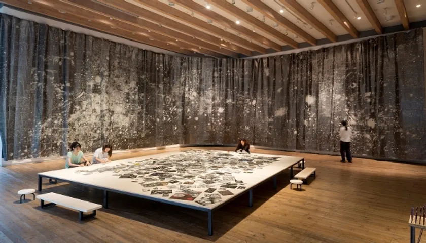 《 新聞紙のドローイング 》2017|撮影 Omote Nobutada