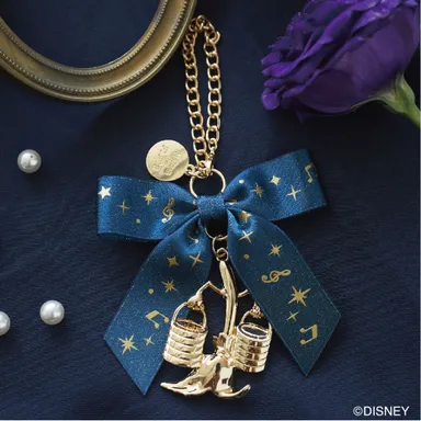 メゾン ド フルール FANTASIA/ほうきリボンチャーム　3,560円(税込)