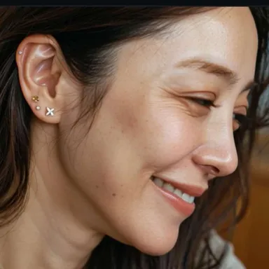 オプションの耳つぼジュエリーも