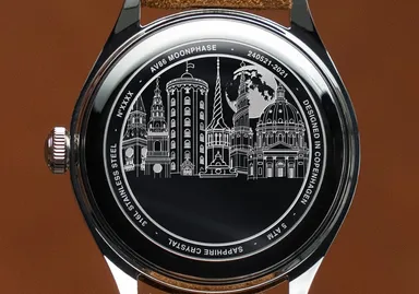 美しいコペンハーゲンの街並みと満月の裏蓋