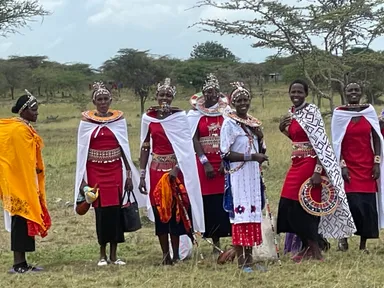マサイ族とダンスを踊る