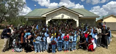 マサイコミュニティ小学校植林