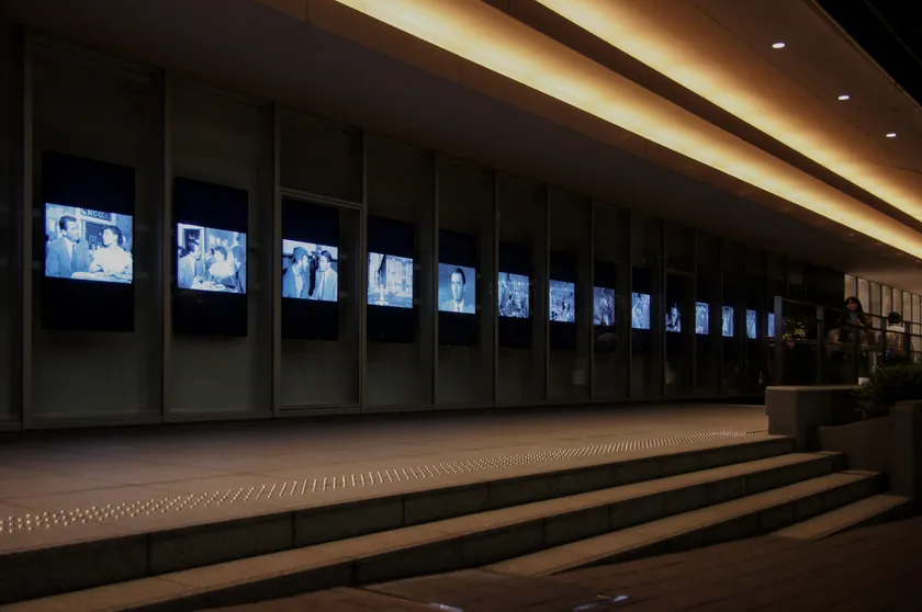 展示例:映画「ローマの休日」シーンの時間差上映