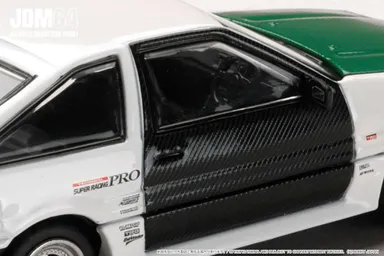 テストで使用されたカーボンドアや各種ロゴ等も再現！