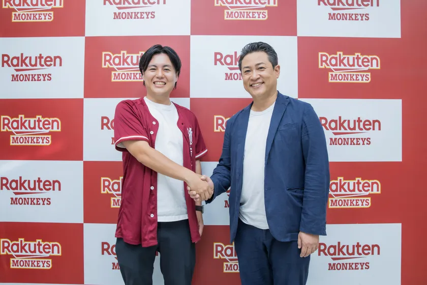 左:台湾楽天野球株式会社 運営部 部長 和田翔太様 右:株式会社シャイン代表取締役 藤林基樹