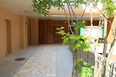 小原病院正面玄関