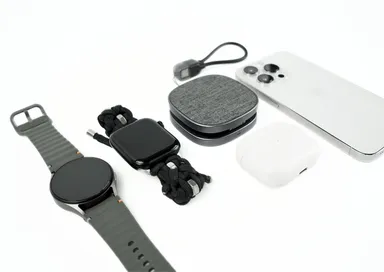 ポケットに収まるコンパクトサイズ