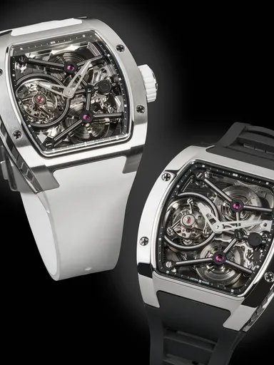 ベゼルとストラップの仕様違い