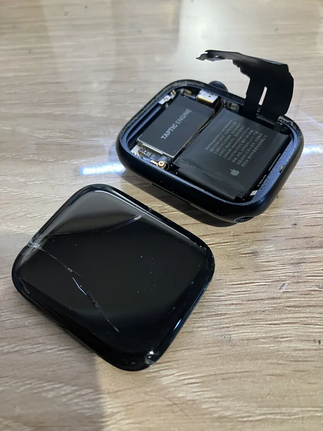 まず画面の取り外し