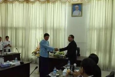 ミャンマー政府関係者との調印式(2)