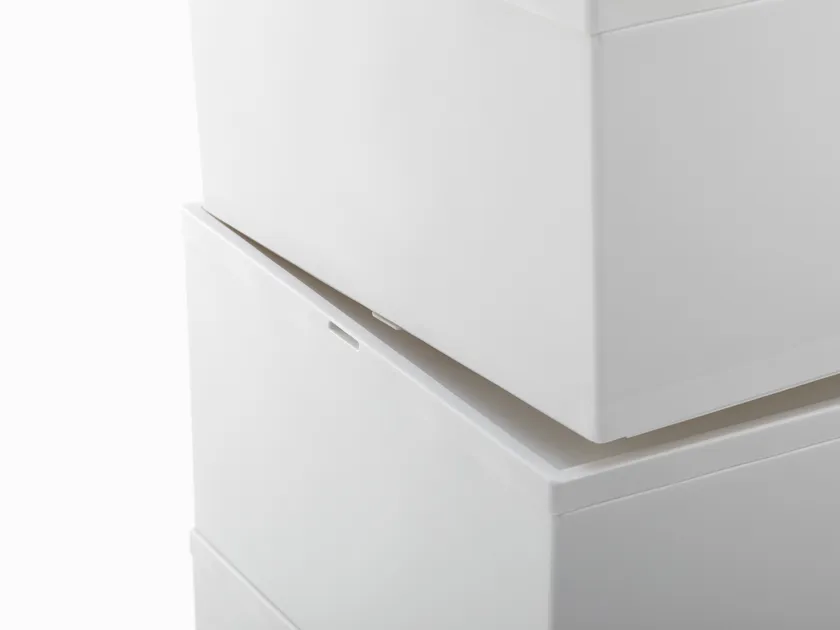 ズレにくい背面ロック構造