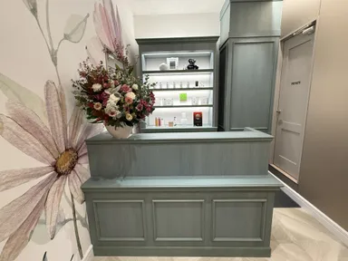 開放的な空間でお客様をお迎えいたします