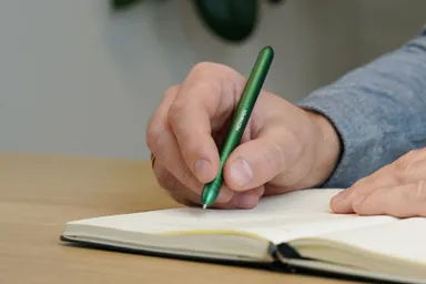 しっかり握れて、ペン先もブレない。