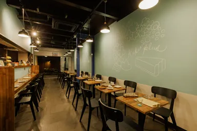 お洒落で開放的な店内！