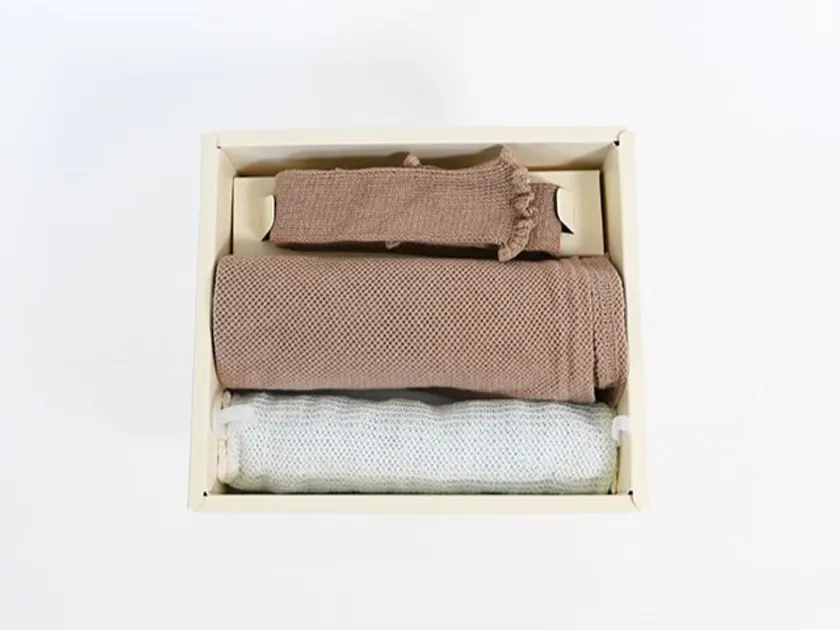 上から、「マイピーロ カバー」、「草木染おひなまき」、首枕「マイピーロ」