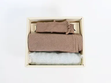 上から、「マイピーロ カバー」、「草木染おひなまき」、首枕「マイピーロ」