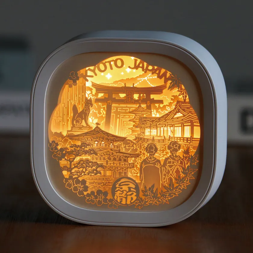 「心の都・京都」京都の魅力を一枚に凝縮、旅の思い出を照らす光のアート。