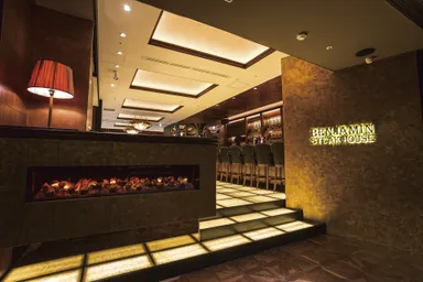 重厚感のあるレセプション