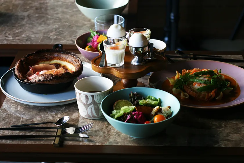 見た目にも鮮やかな料理が並ぶモーニング