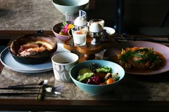 見た目にも鮮やかな料理が並ぶモーニング